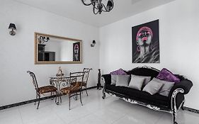 Elegant City Center Apartment